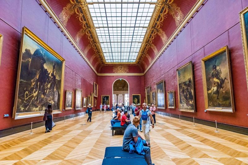 Louvre dong cua dot ngot, dong cua Louvre, bao tang Paris, Mona Lisa, Louvre dinh cong, du lich Paris, khung hoang Louvre, noi tieng qua tai, bieu tuong nuoc Phap, Paris mua he, bao tang qua tai, du khach Paris, tac pham Mona Lisa, phuc hung Louvre, Olympic Paris 2024, mai vom kinh, bao tang noi tieng, kiet tac da Vinci, bao tang xuong cap, canh kho tin Paris anh 2