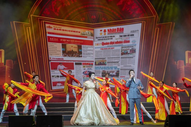 Tong bi thu,  ky niem bao chi,  bao chi cach mang,  bao chi Viet Nam,  lanh dao Dang anh 8