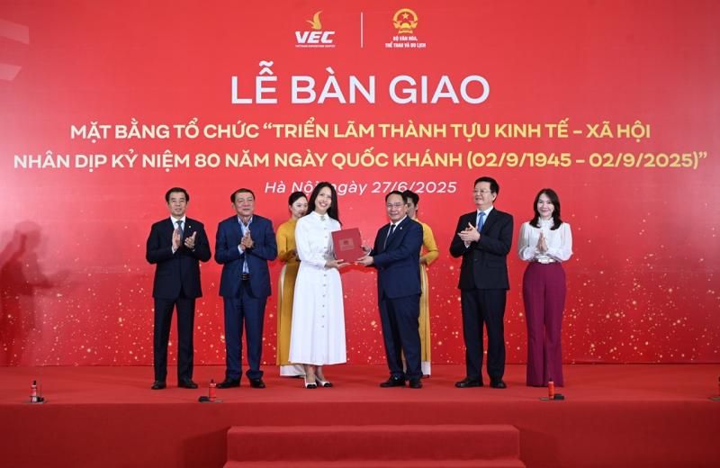 ban giao trung tam,  vin ban giao,  trien lam quoc gia anh 1