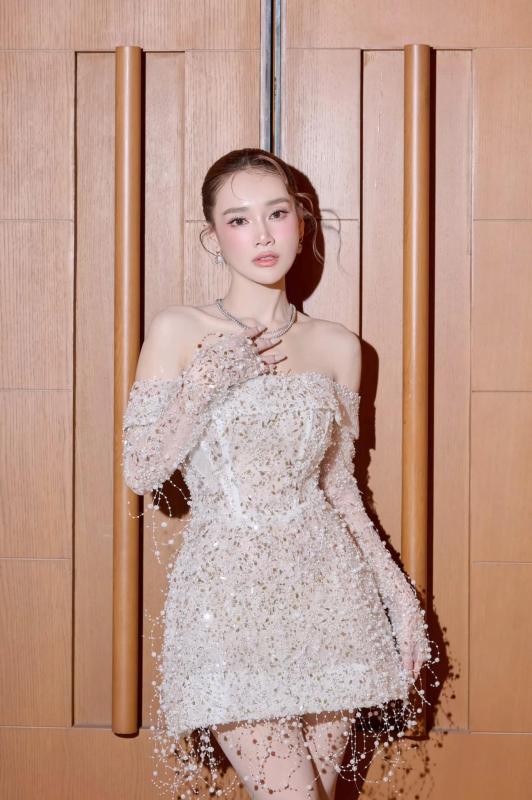 nha phuong,  canh bao,  tham my vien anh 1