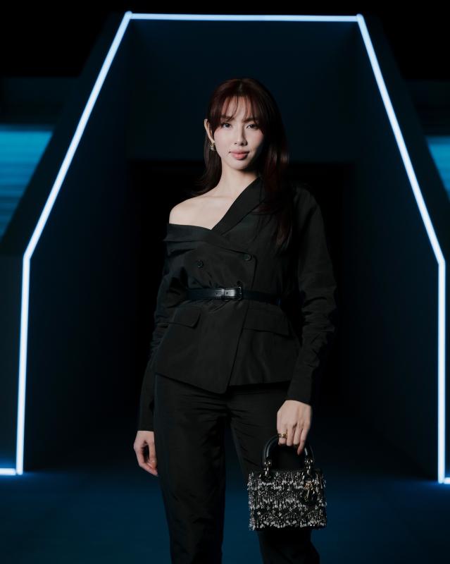 Dior,  Thuy Tien,  Thuy Tien Dior,  Thuy Tien keo rau,  Thuy Tien Kera,  Thuy Tien Tommy Hilfiger,  Tommy Hilfiger anh 1