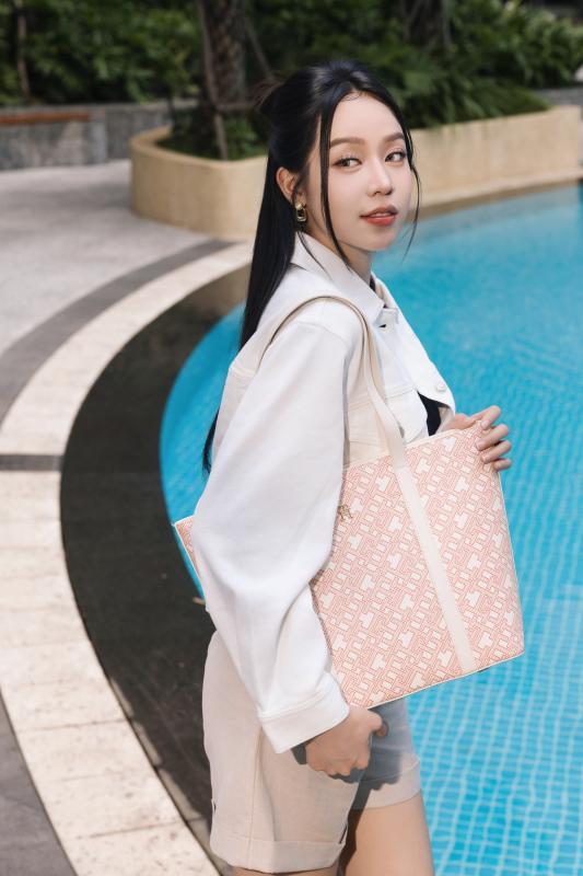 Dior,  Thuy Tien,  Thuy Tien Dior,  Thuy Tien keo rau,  Thuy Tien Kera,  Thuy Tien Tommy Hilfiger,  Tommy Hilfiger anh 2