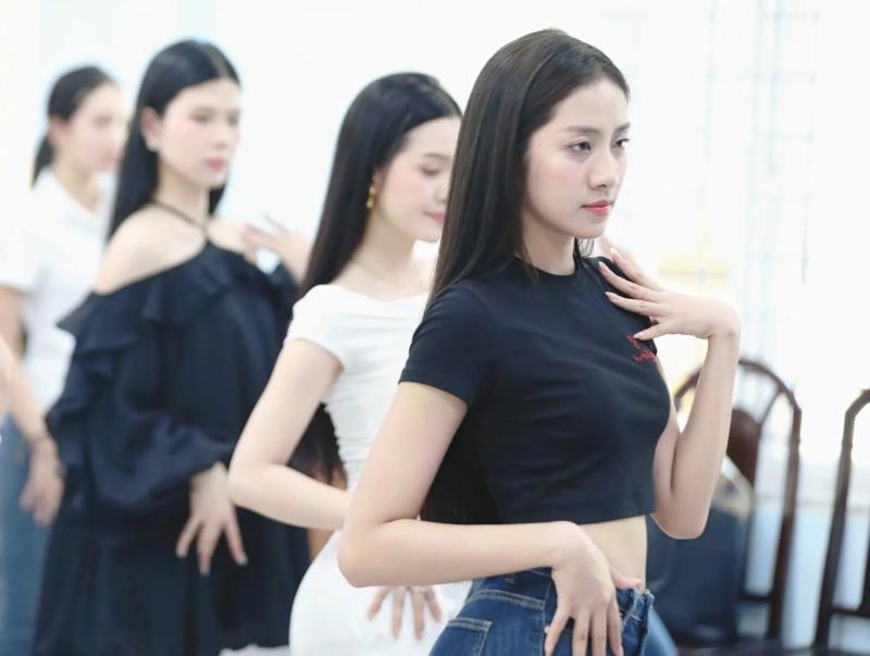 hoa hau viet nam,  hoa hau hoan vu,  miss cosmo anh 9