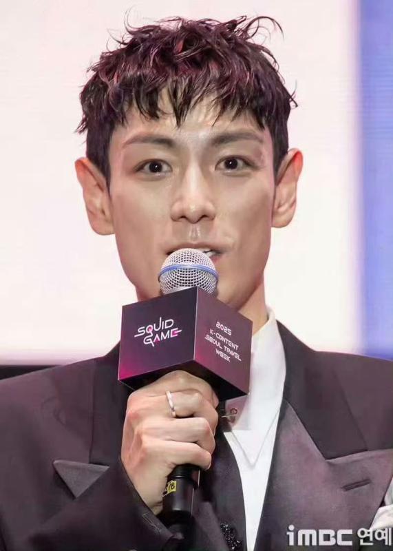 T.O.P,  ca si T.O.P,  Squid Game anh 1