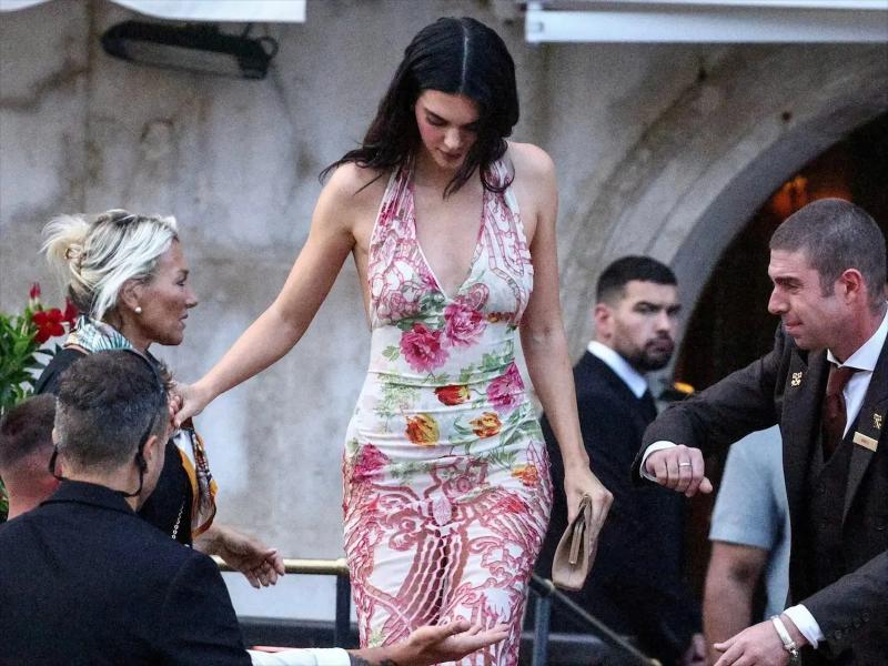 Kim Kardashian,  Kylie Jenner,  Kendall Jenner,  Ivanka Trump anh 6
