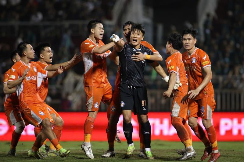 Cong Phuong sut hong 11m anh 6