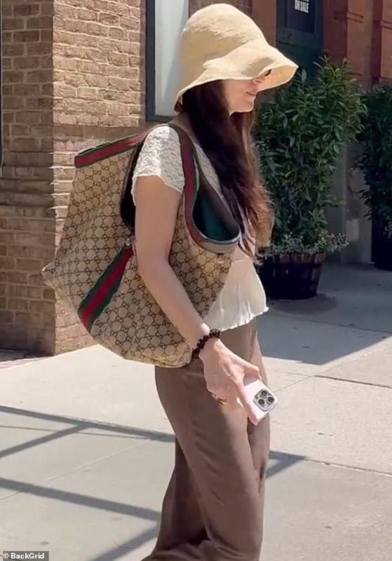 Dakota Johnson anh 1