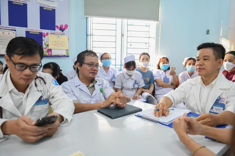 bac si Truong Huu Khanh anh 2
