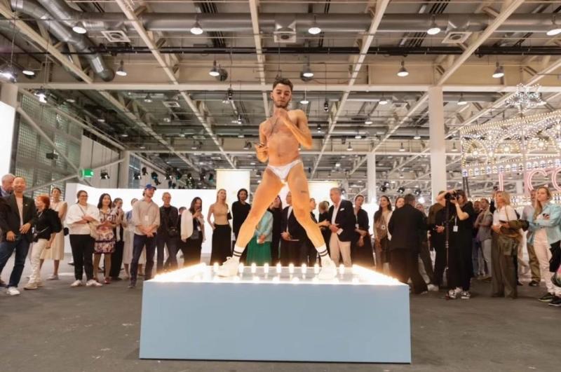 tac pham art basel anh 10