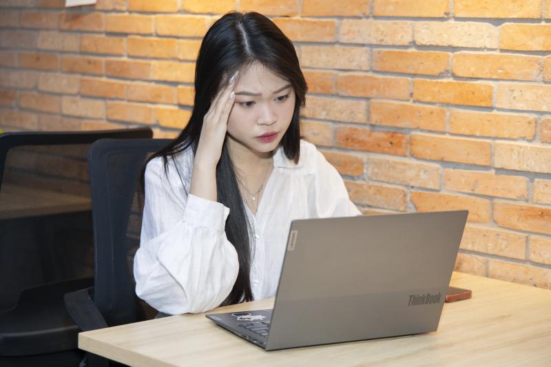 lam viec qua suc, ap luc cong viec, thuc khuya lam viec, van hoa lam viec, kiet suc vi viec, doanh nghiep doc hai, suc khoe tinh than, gen z lam viec, fomo su nghiep, lam viec thau dem, lam viec khong nghi, lam viec toi khuya, gio lam keo dai, doc hai cong so, tu vong vi viec, lam viec qua gio, lam nhieu chet som, nhan vien kiet suc, sinh vien tai chinh, thang tien su nghiep, cang thang cong viec, suc khoe nguoi tre, lam viec 996, lam viec khong gioi han, so sanh su nghiep, ap luc thanh tich, lam viec vi tien, hua hen thang tien, freelance thu nhap cao, suc khoe tam than anh 2