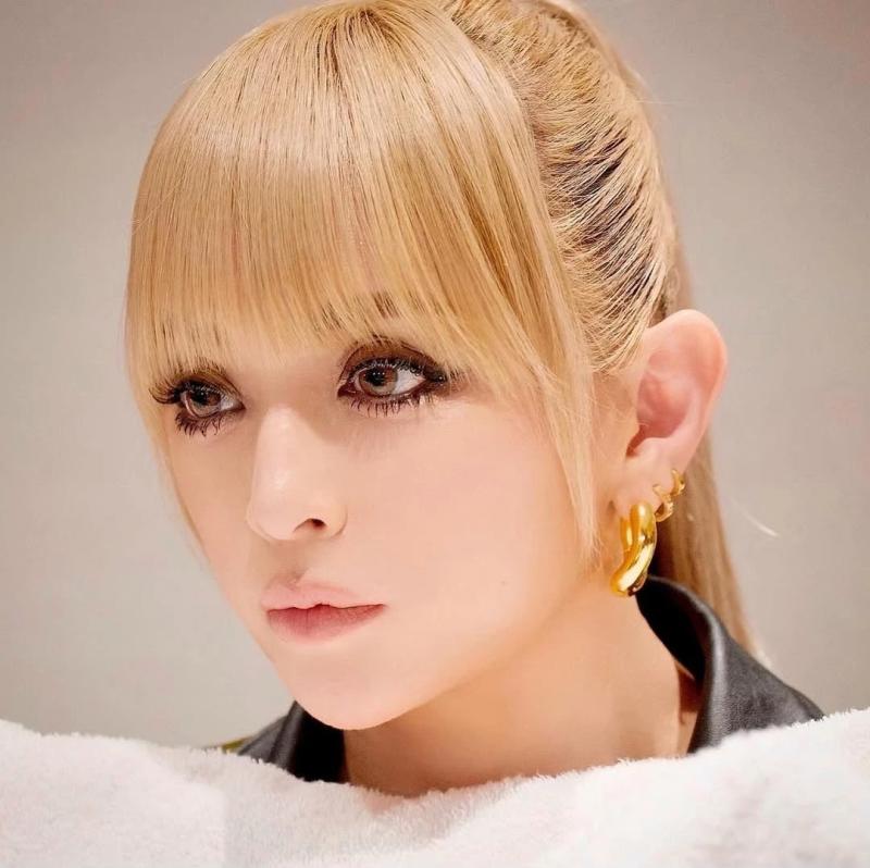 Hamasaki,  Elon Musk,  ca si nhat ban anh 10