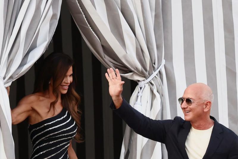 Dam cuoi Bezos - Sanchez anh 2