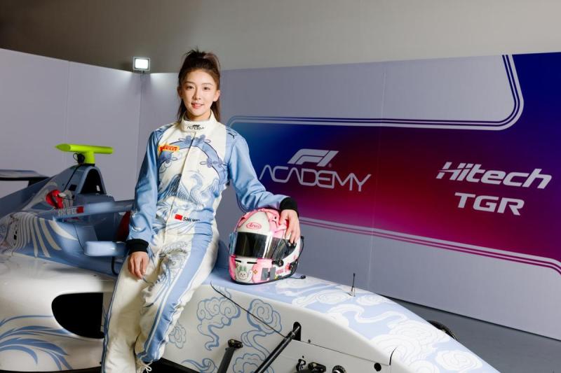 F1,  cong thuc 1,  tay dua,  tay dua xe,  tay dua nu,  Shi Wei,  Tiedou,  tay dua Trung Quoc anh 3