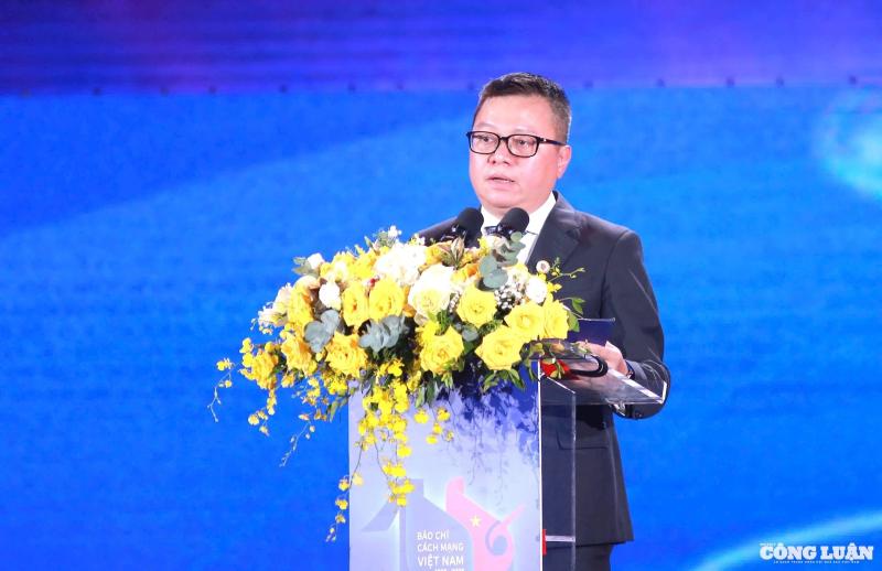 bao chi cach mang anh 1