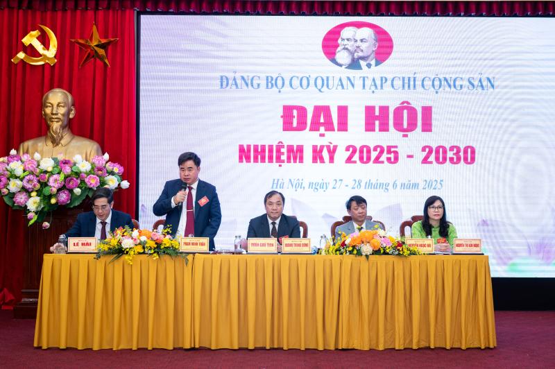 dang tap chi cong san anh 3