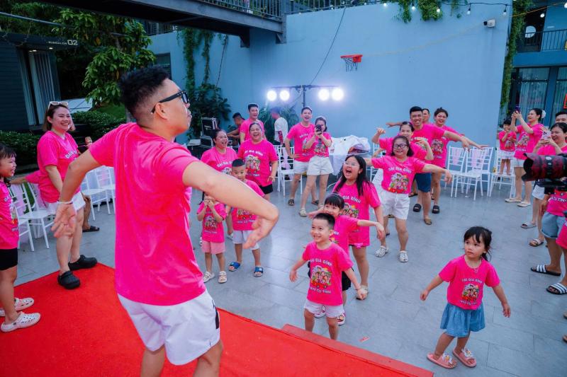 dai gia dinh du lich anh 4