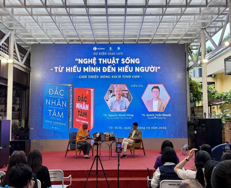 Dac Nhan Tam anh 1