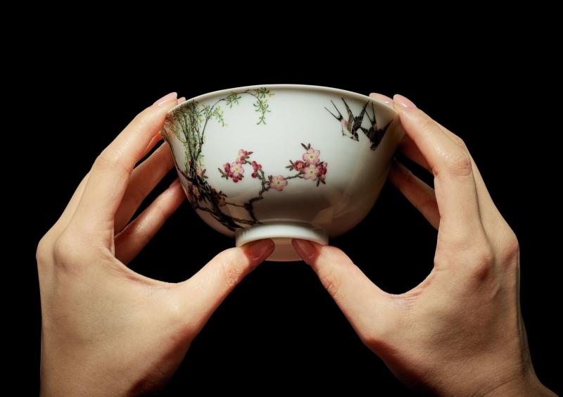 thoi nha Thanh,  thoi Ung Chinh,  dau gia bat co,  chiec bat co,  Hong Kong Trung Quoc,  lich su Trung Quoc,  gom su Trung Quoc,  Christie's Hong Kong anh 1