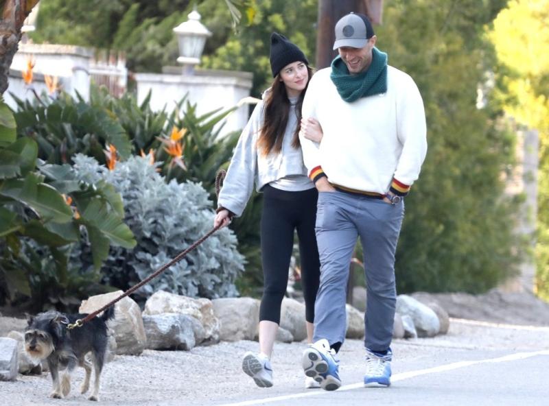 Dakota Johnson,  Chris Martin anh 2