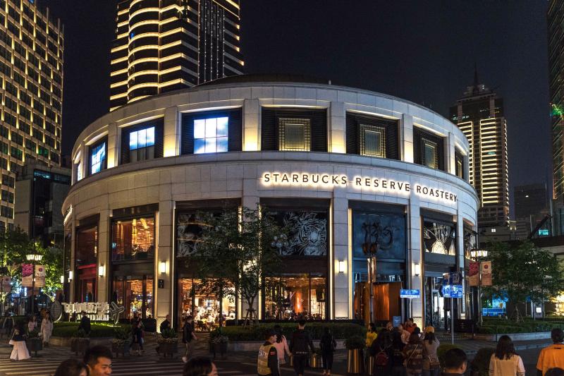 Starbucks giam gia,  Starbucks Trung Quoc,  cuoc chien ca phe,  ca phe Trung Quoc,  chuoi ca phe My,  Luckin Coffee,  Cotti anh 1