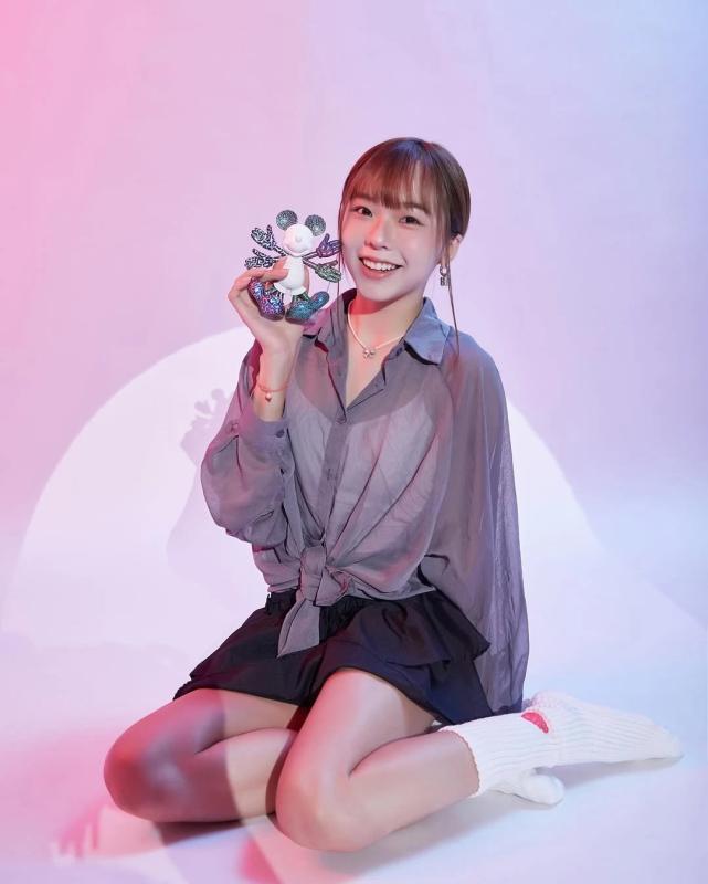Liao Yi Jen bong chuyen anh 7