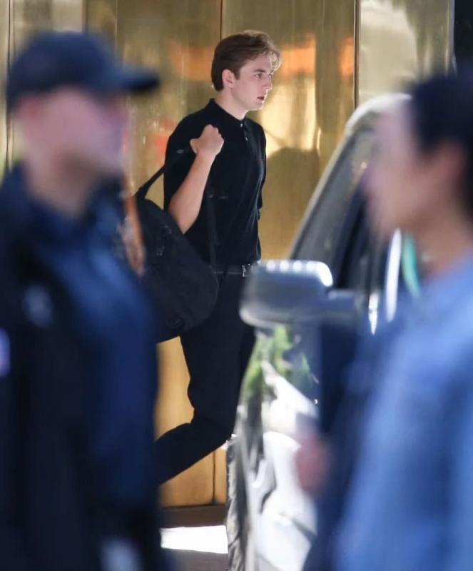 Barron Trump,  hoang tu Nha Trang,  ban gai Barron Trump,  Harvard,  NYU,  truong Barron Trump anh 6