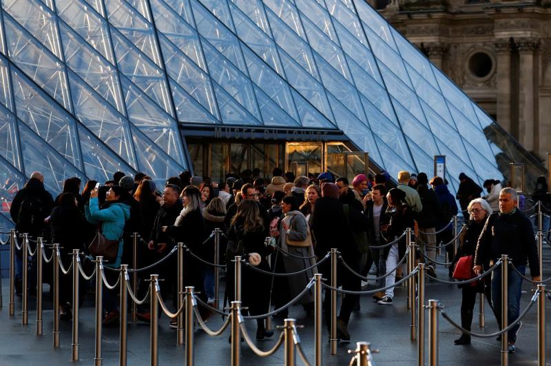 Louvre dong cua dot ngot, dong cua Louvre, bao tang Paris, Mona Lisa, Louvre dinh cong, du lich Paris, khung hoang Louvre, noi tieng qua tai, bieu tuong nuoc Phap, Paris mua he, bao tang qua tai, du khach Paris, tac pham Mona Lisa, phuc hung Louvre, Olympic Paris 2024, mai vom kinh, bao tang noi tieng, kiet tac da Vinci, bao tang xuong cap, canh kho tin Paris anh 1