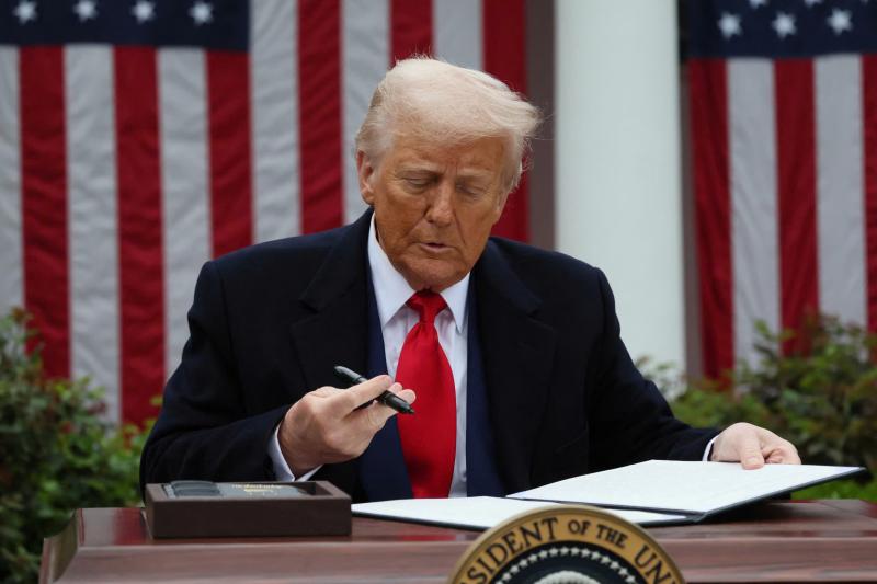 Donald Trump han chot Iran anh 2
