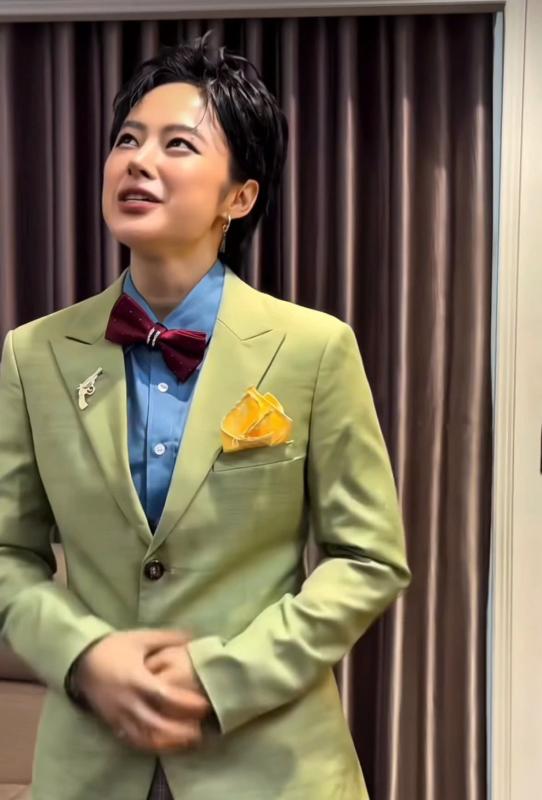 Newsfeed Rate,  Harry Nista,  Thao Quynh,  Xoai Non,  Xoai Non bikini,  Xoai Non tang can,  DJ Mie,  Angela Phuong Trinh anh 11