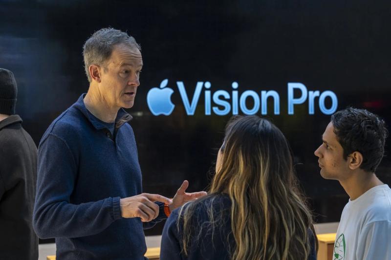 Apple thay doi,  Apple nghi huu,  Apple bien dong,  Apple 2025,  Apple tin tuc,  Apple cap nhat,  Apple moi nhat,  Apple leader,  Apple executive,  Apple news anh 3
