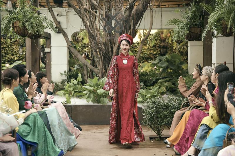 Huong Ly anh 4