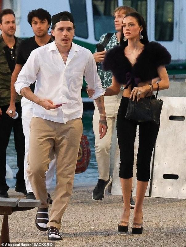 Brooklyn Beckham,  Nicola Peltz,  gia dinh Beckham anh 1