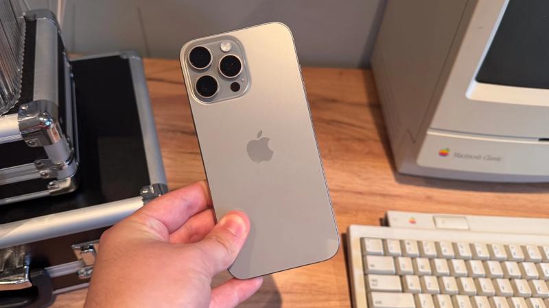 iPhone man hinh gap,  Samsung man hinh gap,  Galaxy Z Fold7,  iPhone 16 Pro Max anh 2
