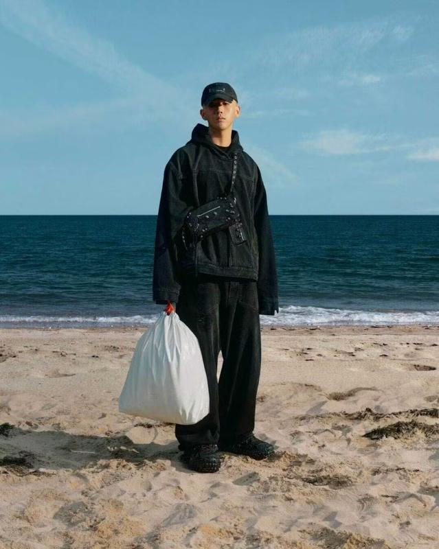 Phao cuu sinh LV,  Phao cuu sinh,  tui Louis Vuitton,  tui phao Louis Vuitton,  Louis Vuitton Lifebuoy anh 8