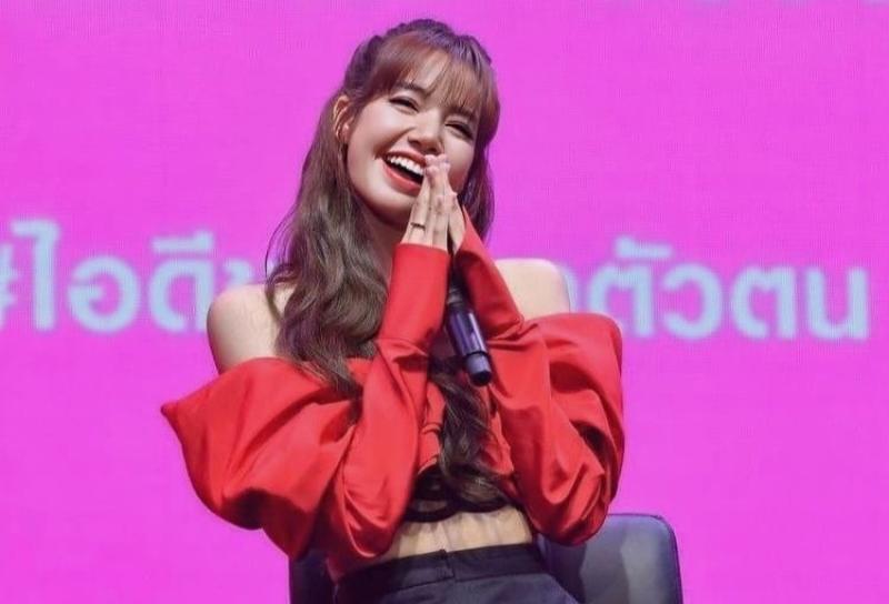 Adele,  Rose,  Lisa,  BlackPink,  Cong Tri,  NTK Cong Tri,  Cong Tri bi bat,  Cong Tri Adele anh 7