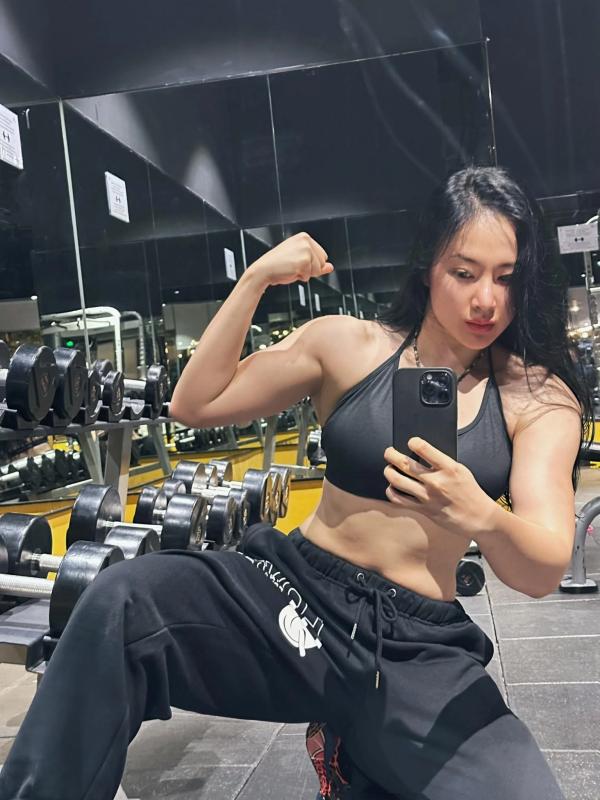 Angela Phuong Trinh, Angela Phuong Trinh co bap,  Pham Van Mach anh 9