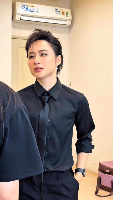 Angela Phuong Trinh, Angela Phuong Trinh co bap,  Pham Van Mach anh 2
