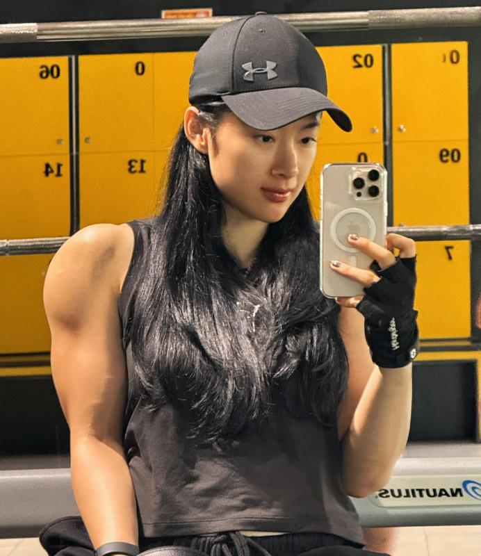 Angela Phuong Trinh,  Pham Van Mach anh 2