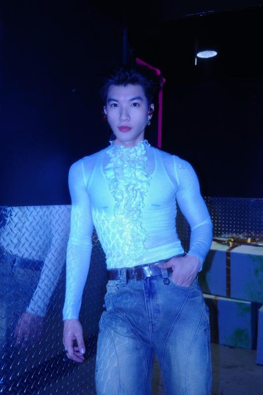 HIEUTHUHAI trong suot,  Anh Tu Atus,  goi cam,  phong khoang,  trang phuc HIEUTHUHAI anh 1