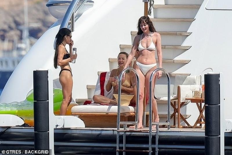 Dakota Johnson,  sexy,  bikini,  giai tri anh 1