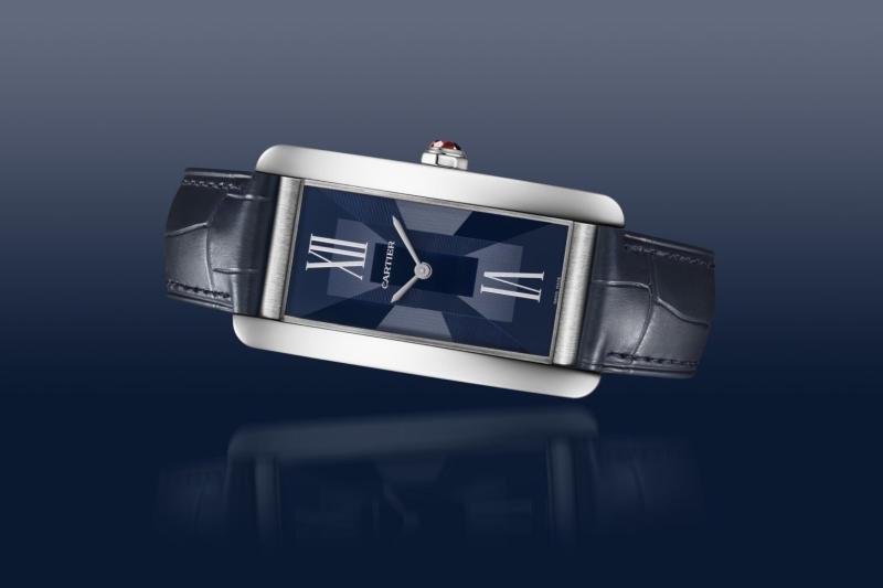 dong ho tuan,  on wrist,  Khuon mat 25.000 USD,  Louis Erard, anh 10
