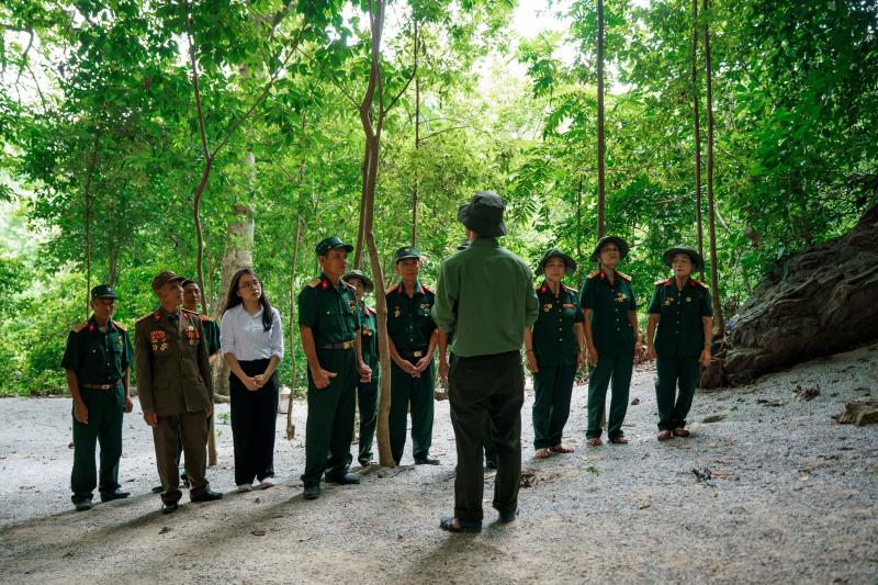 Hang Chỉ Huy ảnh 3 Hang Chi Huy anh 3