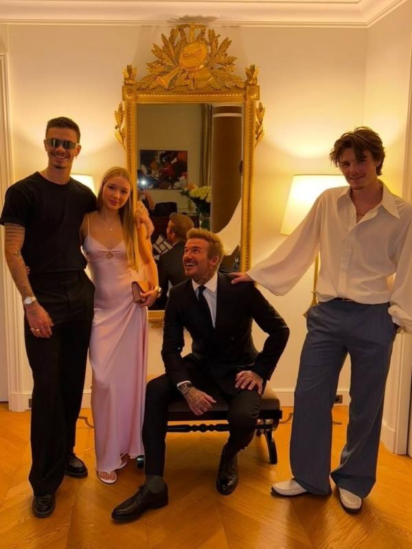 Harper Beckham,  David Beckham,  Victoria anh 10