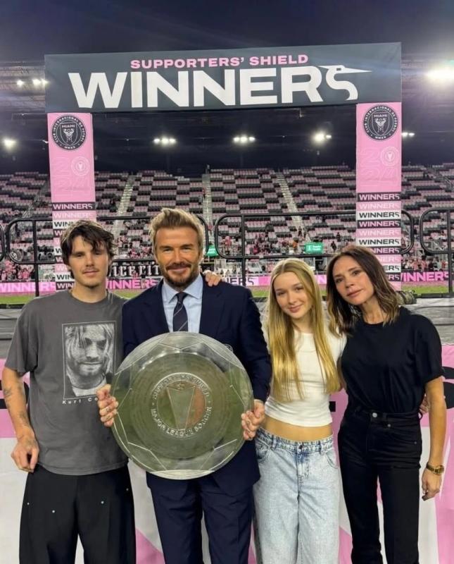 Harper Beckham,  David Beckham,  Victoria anh 5