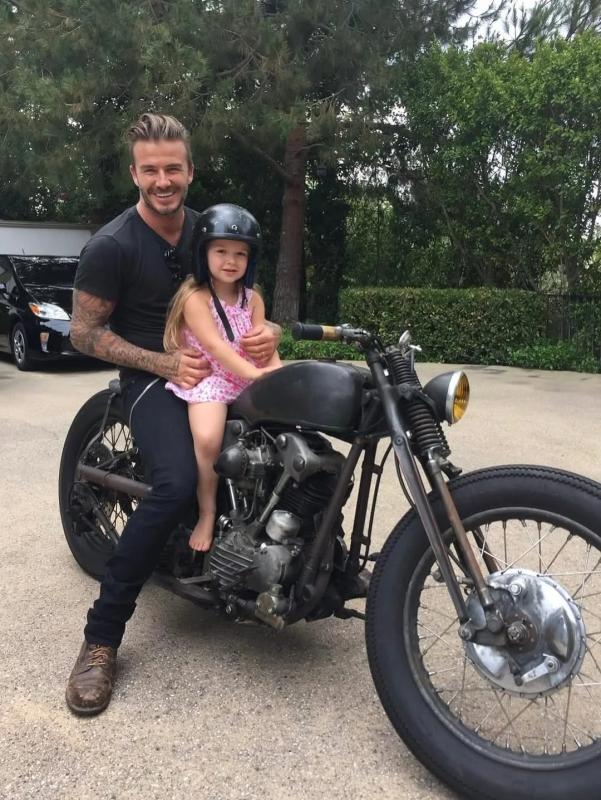 Harper Beckham,  David Beckham,  Victoria anh 1