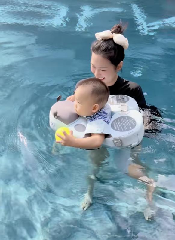 WAG,  WAG Viet,  cau thu Viet,  To Uyen,  Thanh Chung,  vo Thanh Chung,  vo Huy Hung,  Doan Hai My,  Doan Van Hau,  vo Doan Van Hau anh 12