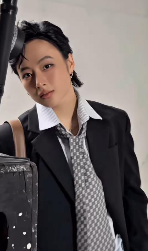 Angela Phuong Trinh, Angela Phuong Trinh co bap,  Pham Van Mach anh 4