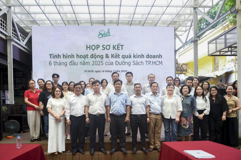Duong sach TP.HCM anh 8