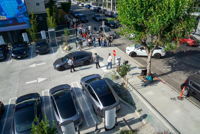 Tesla Diner ra mat anh 7