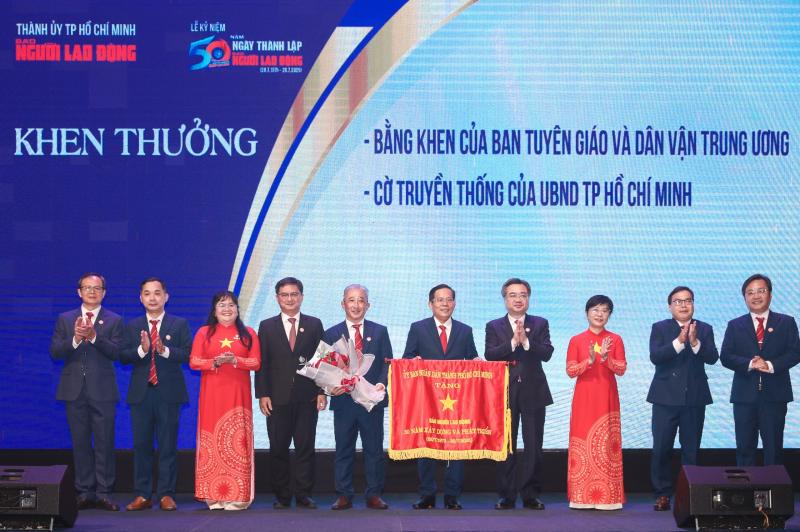 Bao Nguoi Lao Dong anh 14